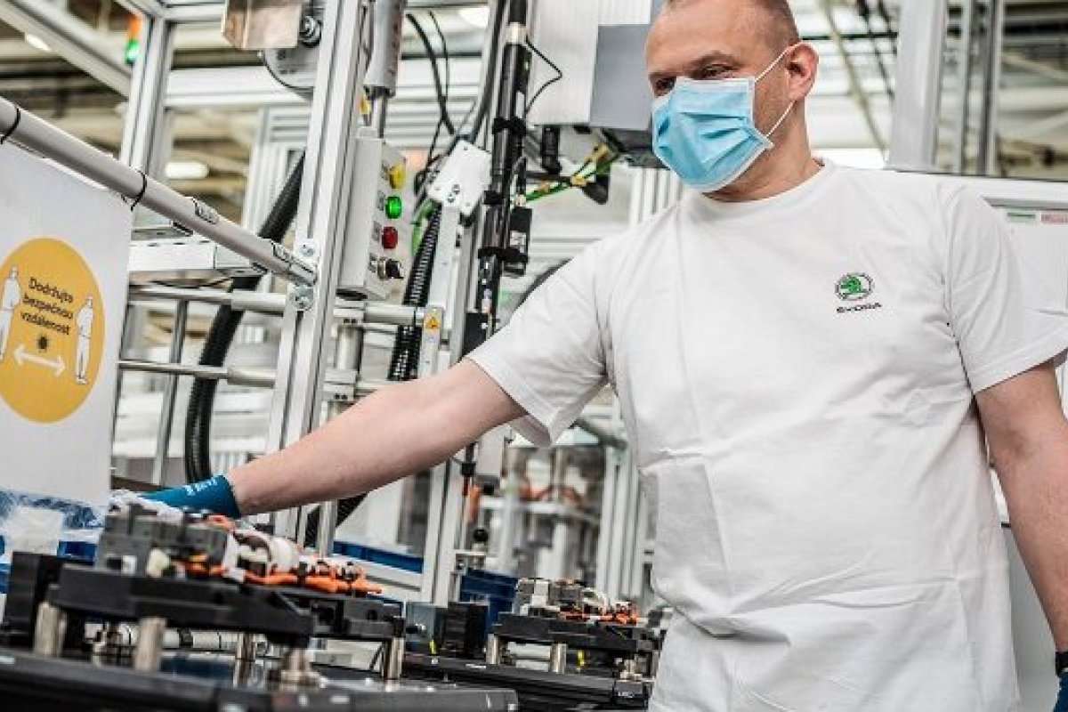 Volkswagen retoma produção na Alemanha