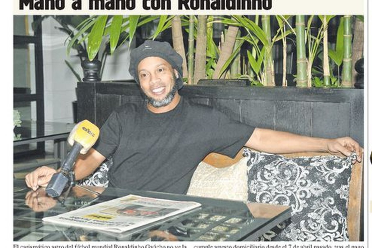  "Ficamos surpreendidos ao saber que os documentos não eram legais", afirma Ronaldinho em sua primeira entrevista