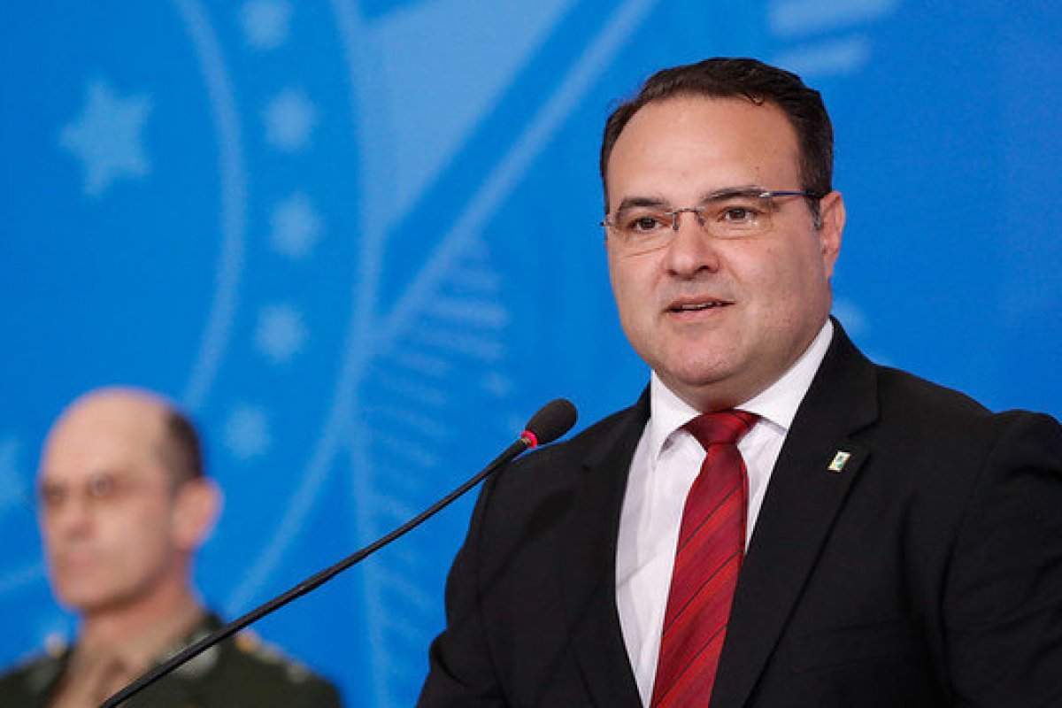 Planalto volta atrás e Jorge Oliveira fica em secretaria