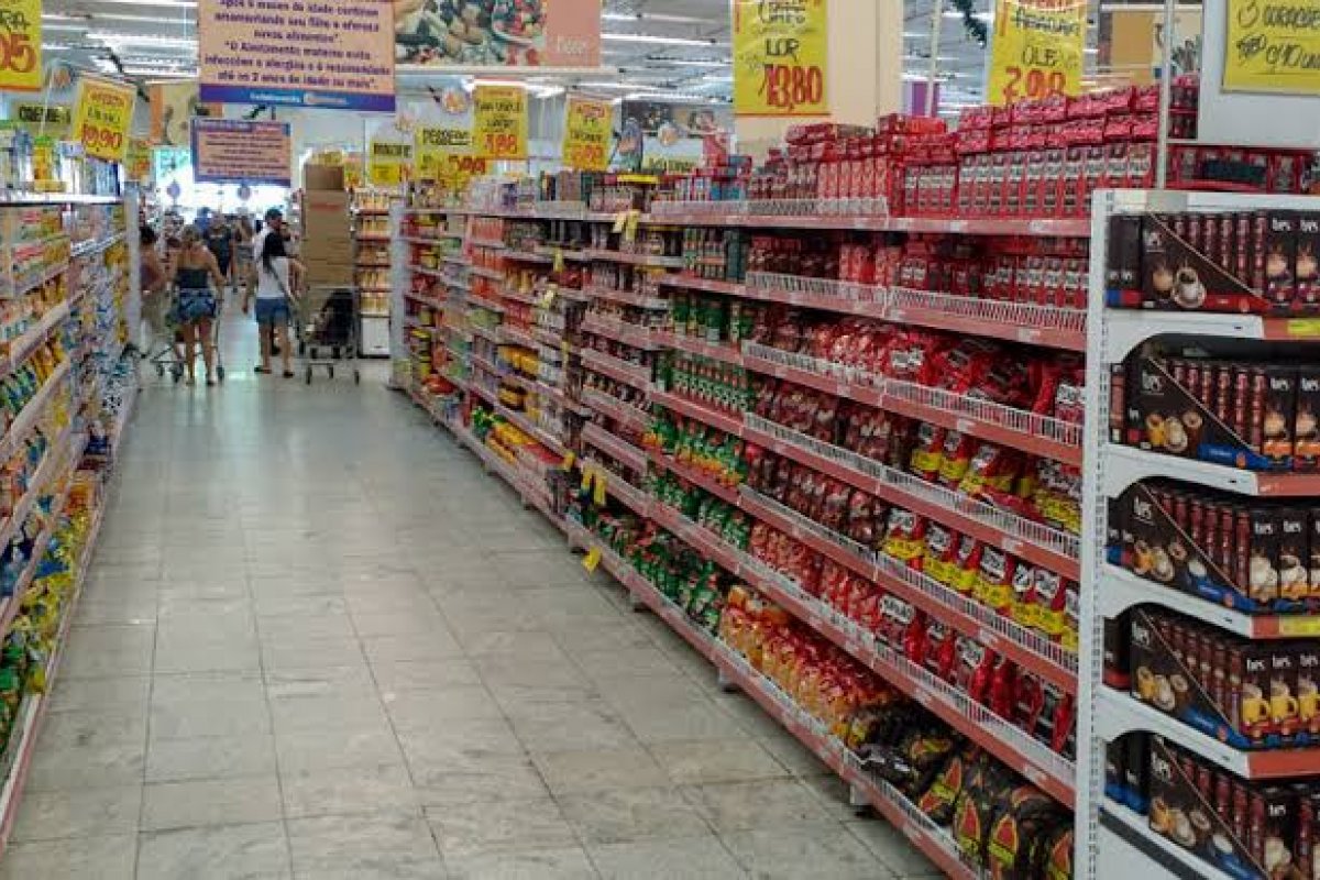 Prévia da inflação registra 0,01% no mês de abril e é considerada a menor taxa desde 1994, diz IBGE