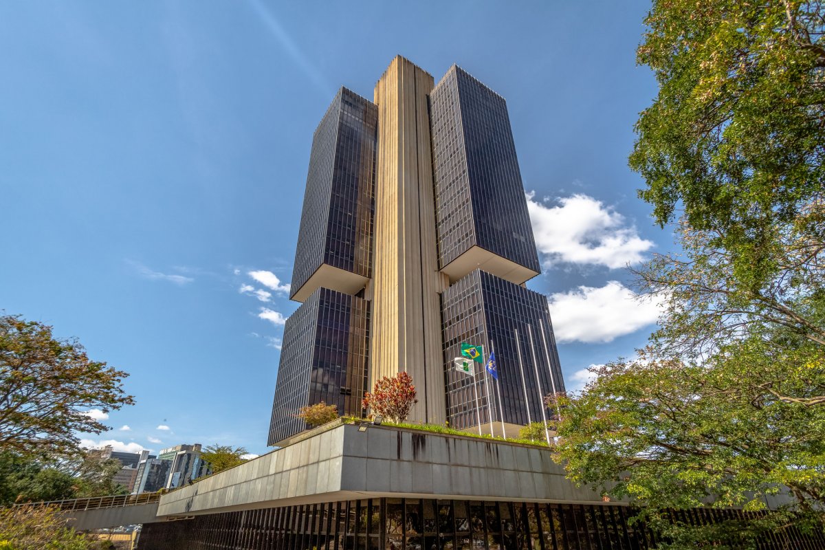 Concessões de crédito para empresas caem, afirma BC