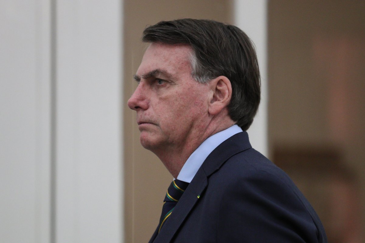 Justiça dá 48 horas para que Bolsonaro apresente exame da Covid-19