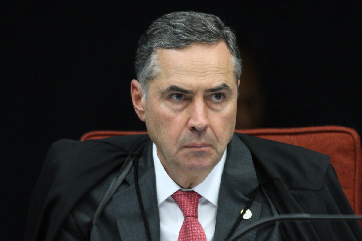 Ministro Luis Barroso suspende expulsão de funcionários venezuelanos