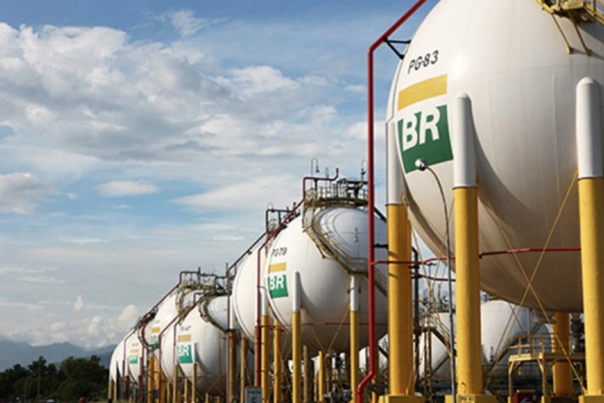Petrobras bate recorde e exporta 1 milhão de barris