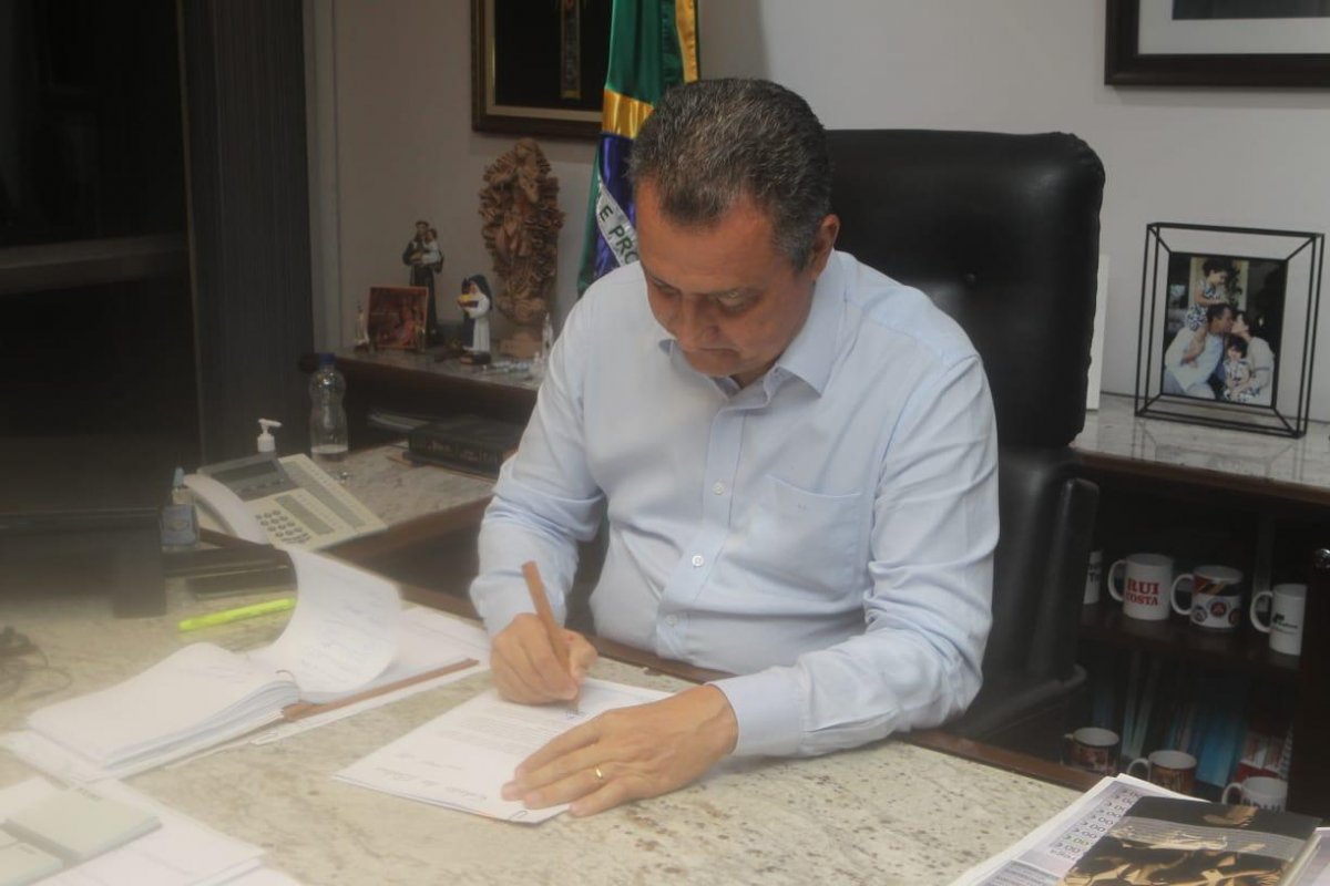 Rui Costa encaminha projeto de lei à Assembleia Legislativa para combater fake news