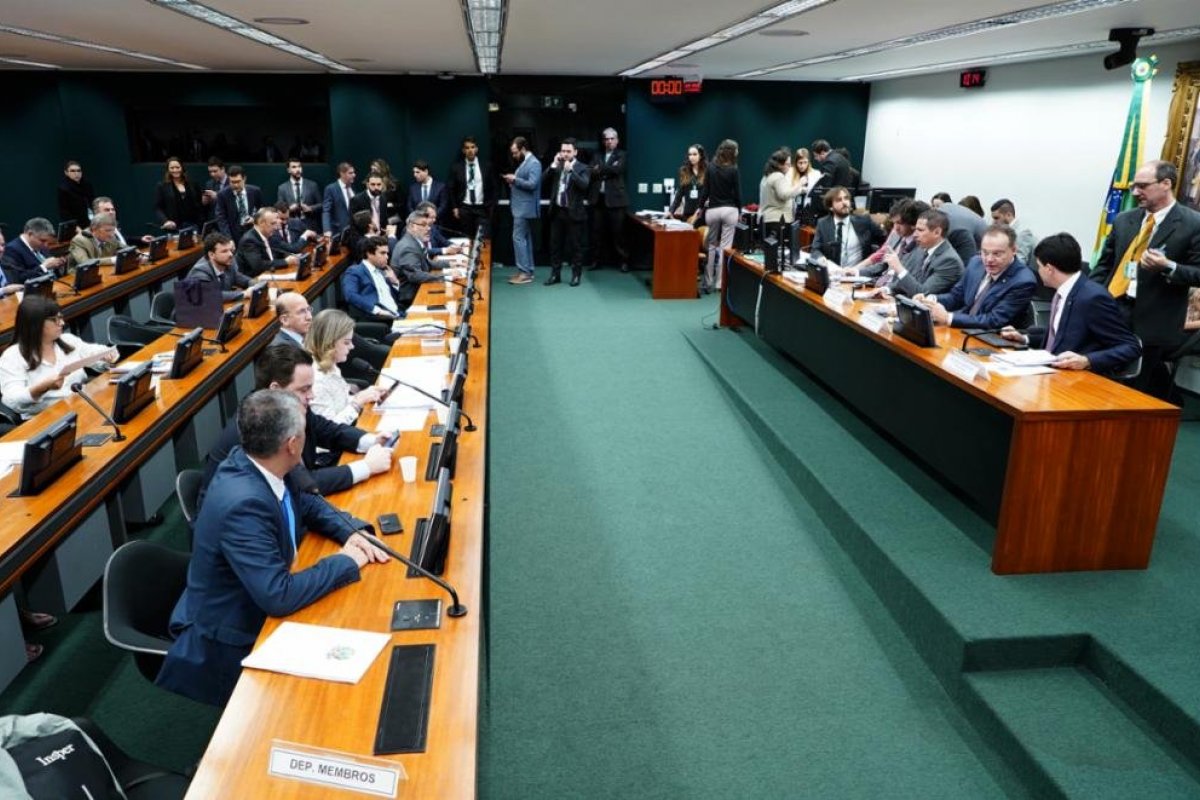 Policiais militares e civis podem ficar fora da Reforma da Previdência