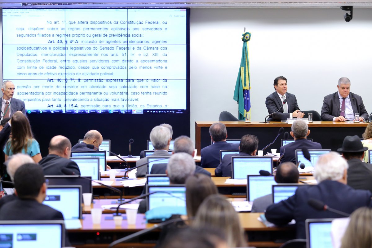 Texto-base da reforma da Previdência é aprovado na Comissão Especial da Câmara