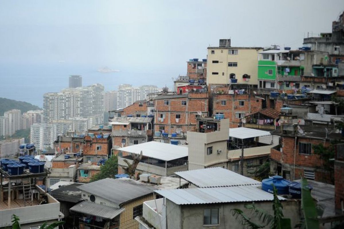 Maioria dos brasileiros vivem em casa e são donos do imóvel, aponta IBGE