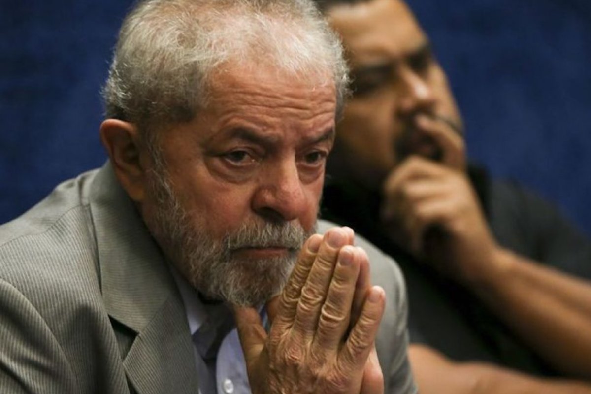 Tribunal mantem condenação de Lula no caso do sítio