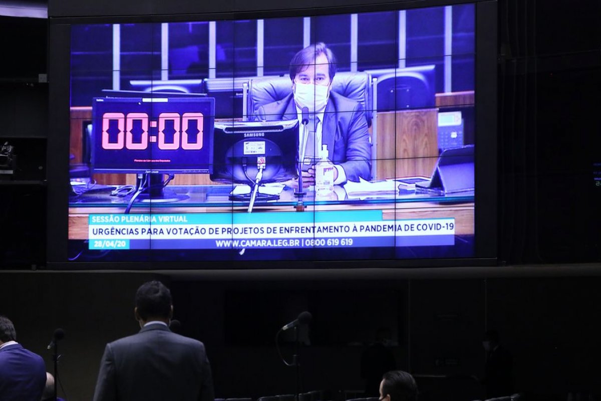 Câmara aprova em 2º turno nova versão da PEC do 'orçamento de guerra'