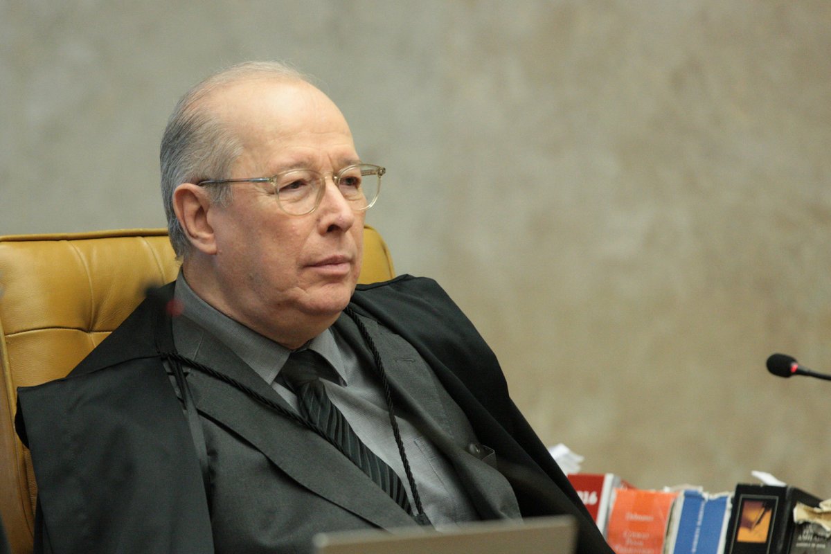 AGU pede que Celso de Mello reconsidere pedido de vídeo da reunião entre Bolsonaro e Moro