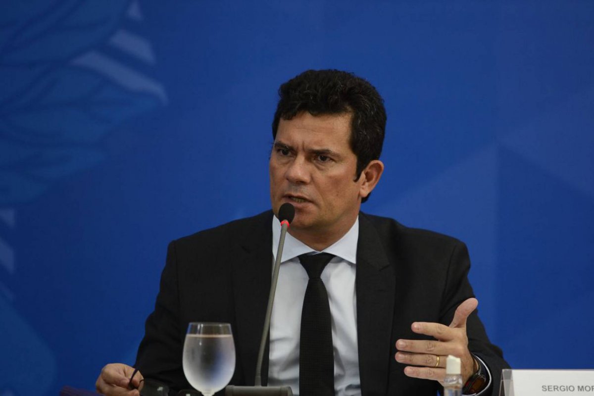 Moro solicita a Celso de Mello que seja mantida a decisão da entrega da gravação integral da reunião ministerial