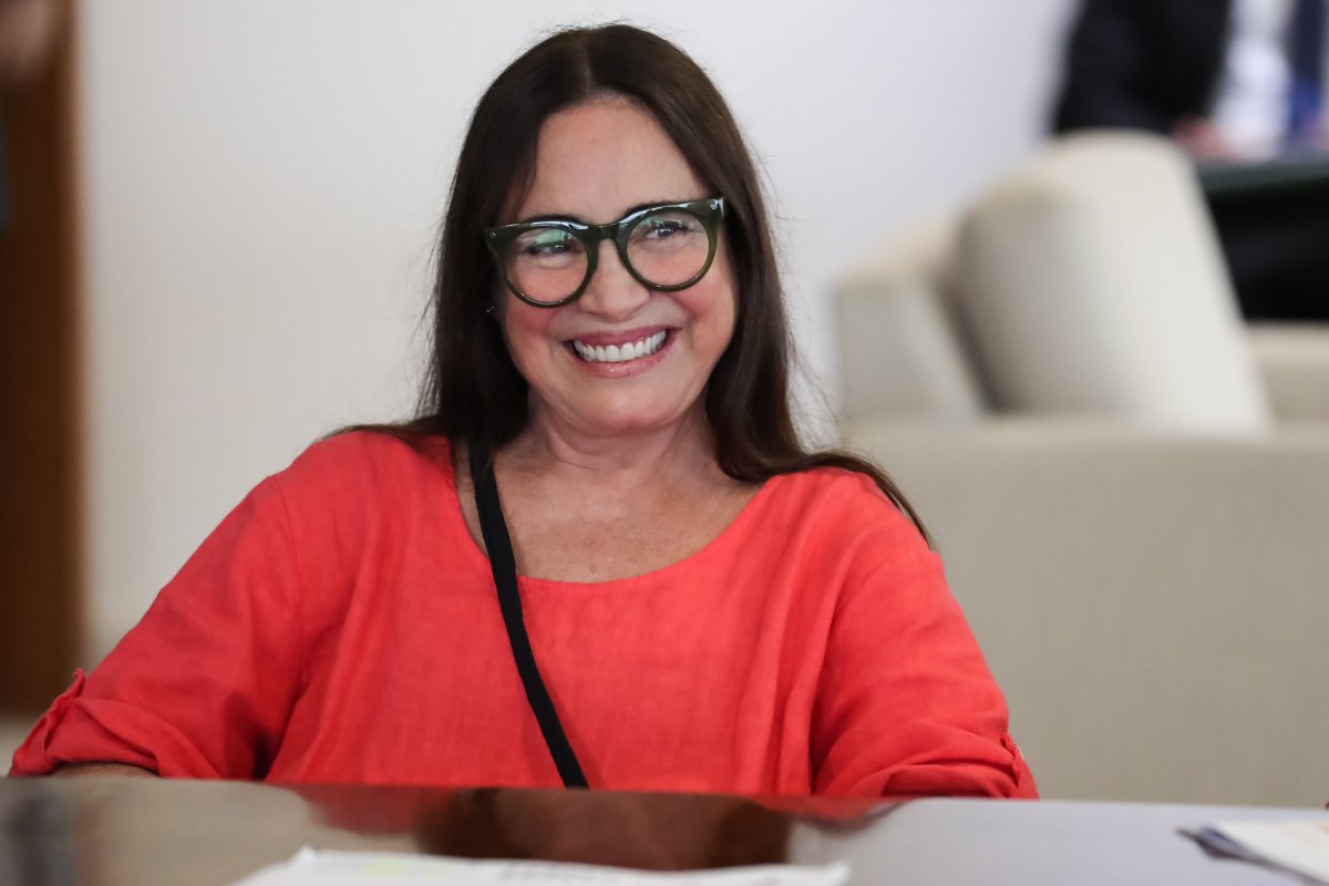 Entrevista com Regina Duarte é encerrada após desacordo