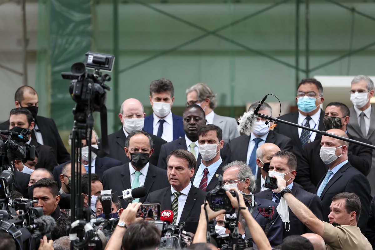 Contrariando OMS, Bolsonaro diz que fará churrasco para 30 convidados