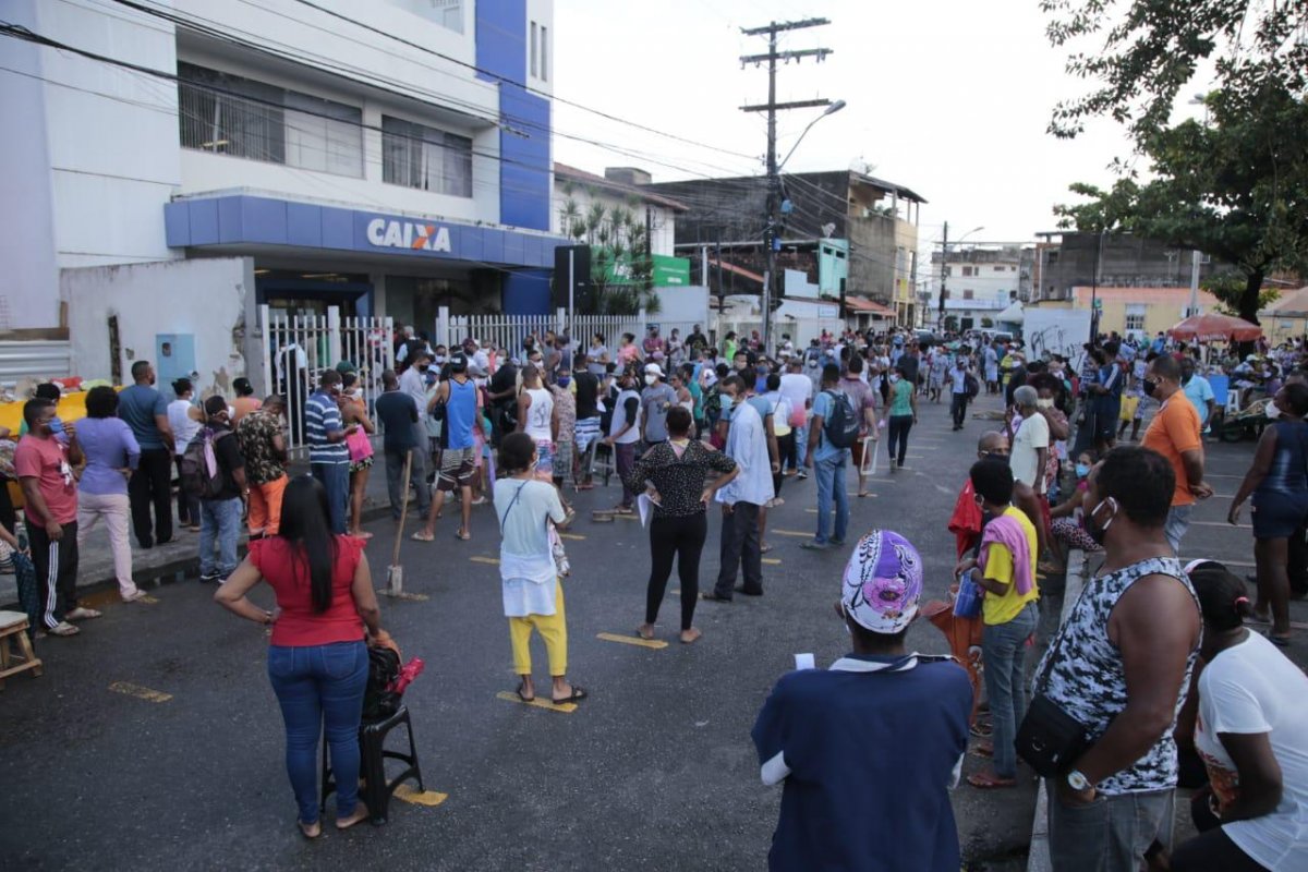 Prefeitura vai higienizar usuários em fila da Caixa Econômica  