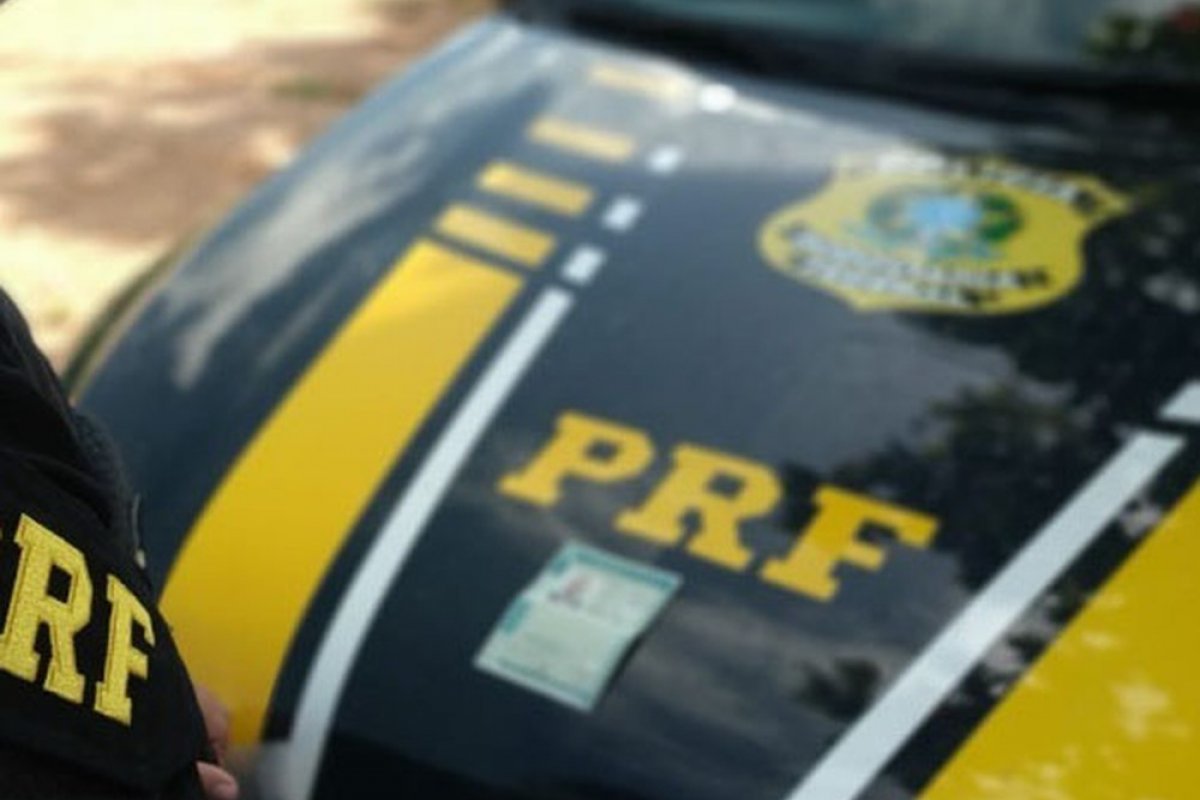Motorista de carro de luxo é detido após ser flagrado com CNH falsa na BA 