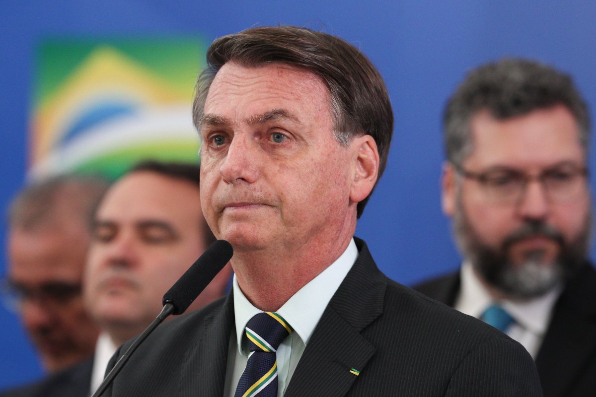 Políticos criticam Bolsonaro após anúncio de churrasco no Palácio da Alvorada