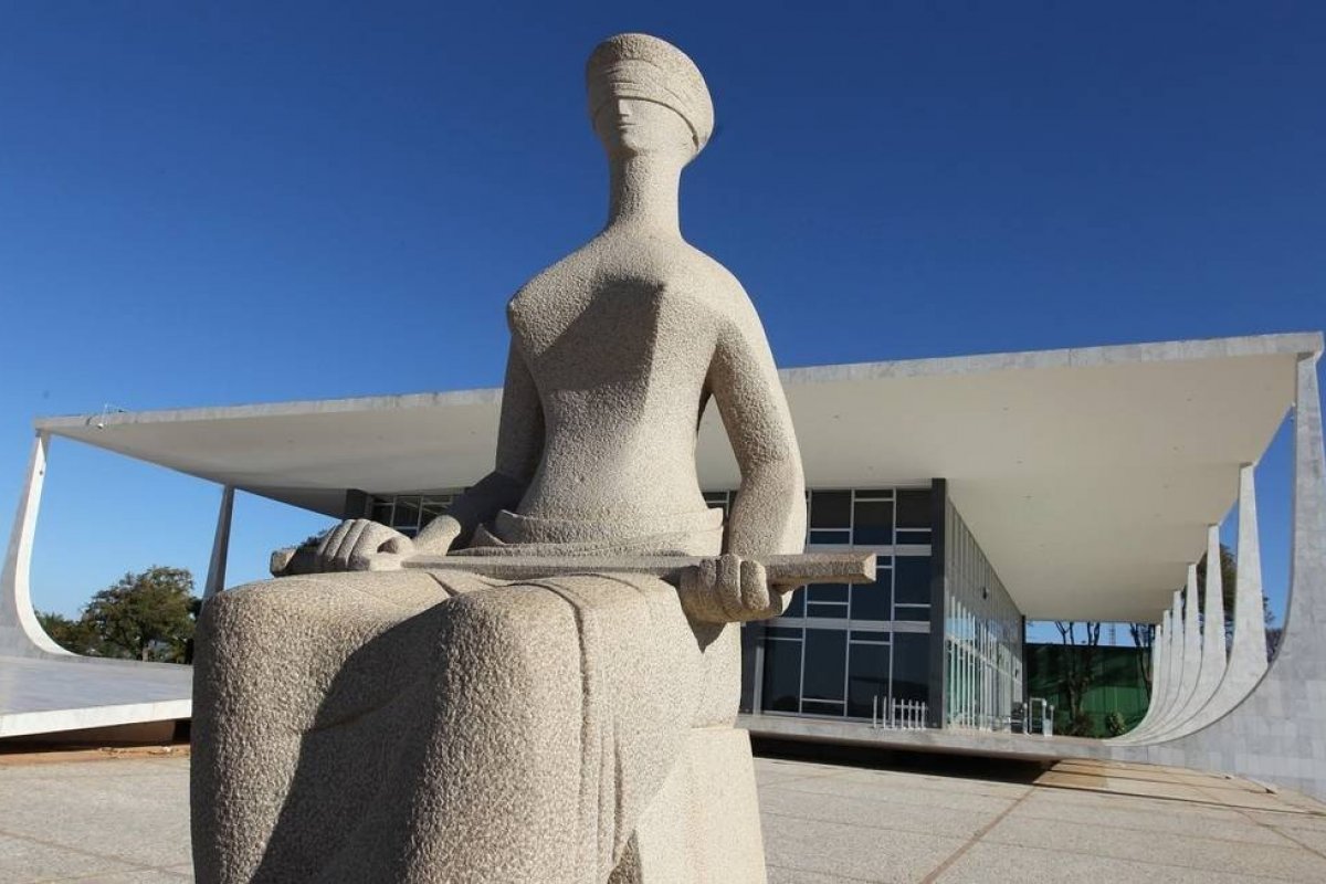STF declara luto oficial de três dias por mortes causadas pela Covid-19 no Brasil
