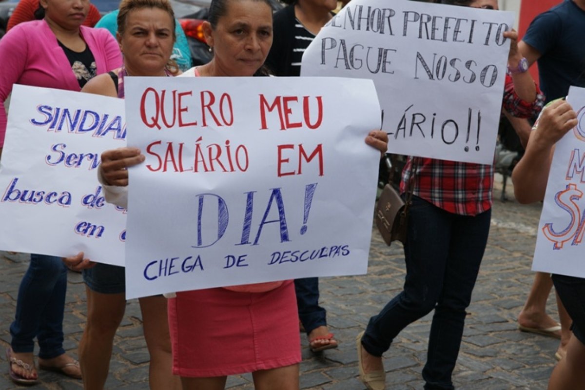 Estados em situação fiscal crítica devem atrasar salários novamente