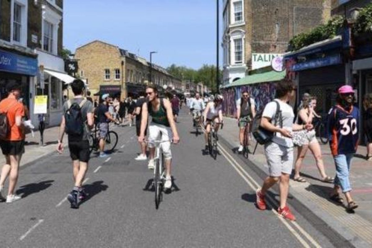 Reino Unido irá investir na adoção de bicicletas e caminhadas para facilitar volta ao trabalho