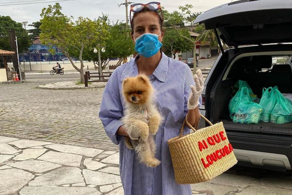 Após ser expulsa de Búzios, socialite Narcisa Tamborindeguy faz homenagem no Dia das Mães 