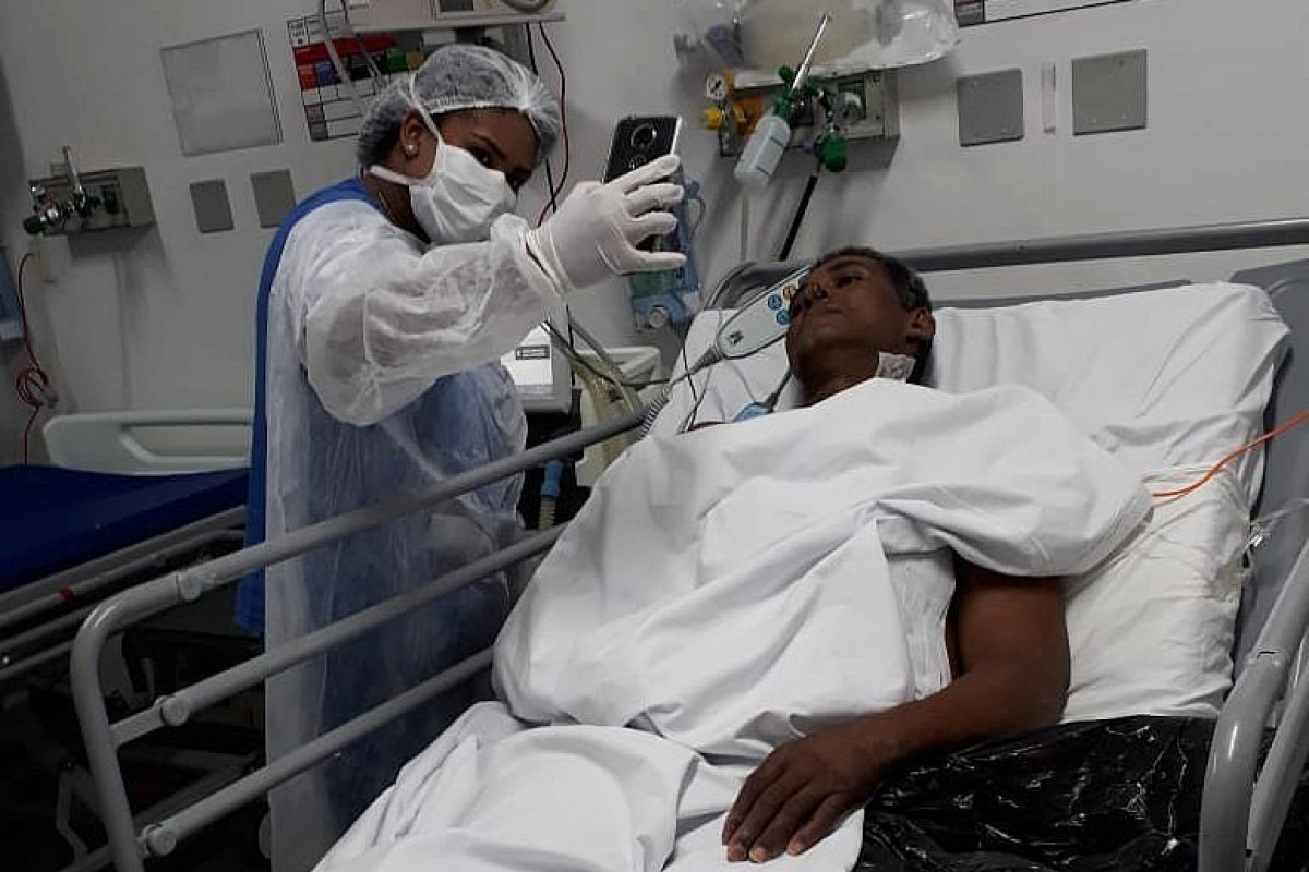 Hospital em Salvador promove visitas virtuais para pacientes internados em UTIs