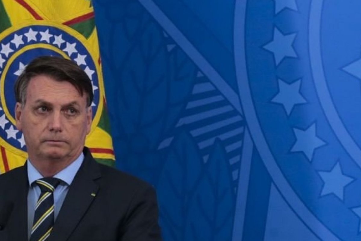 Em vídeo de reunião com ministros, Bolsonaro afirma que troca na PF seria para proteger família