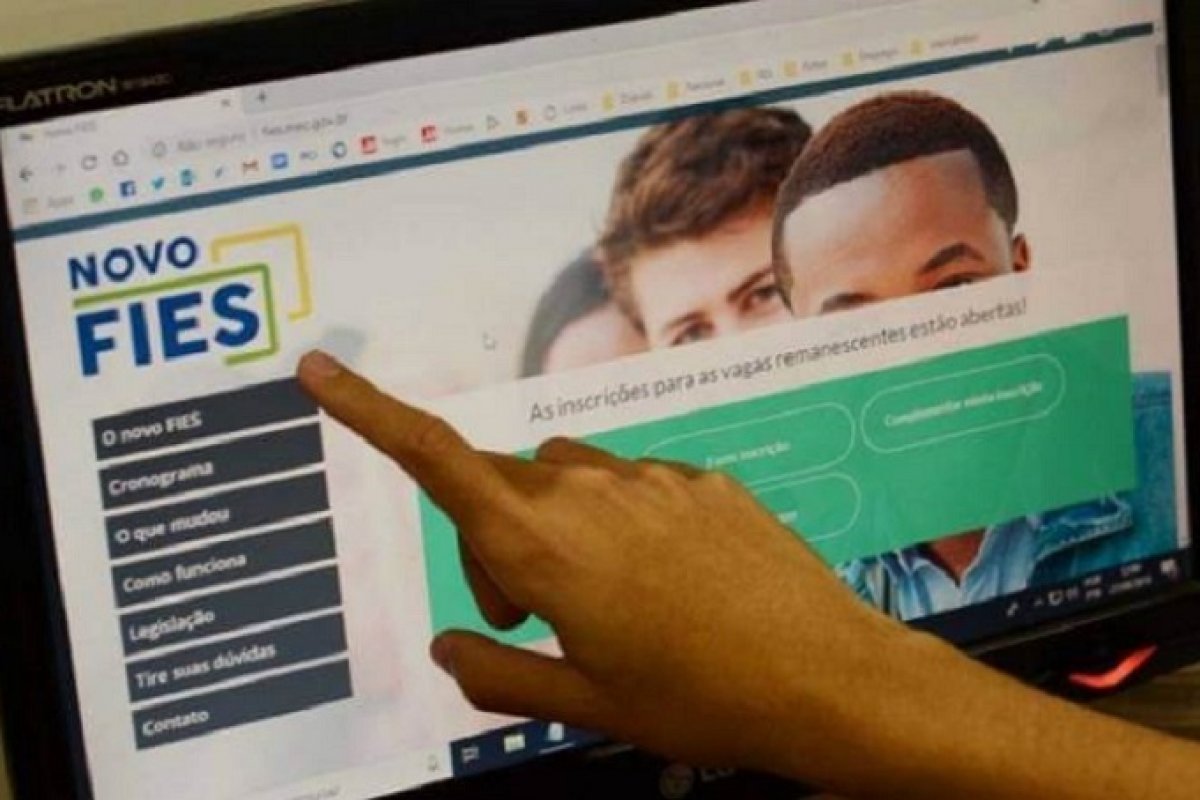 Senado aprova suspensão do pagamento das parcelas do Fies e cria projeto de "Refis"