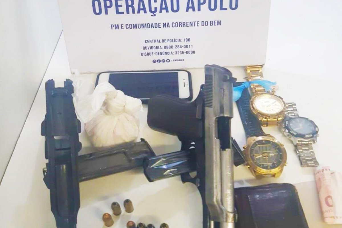 Suspeitos de homicídios são presos em flagrante com pistolas e drogas em Salvador