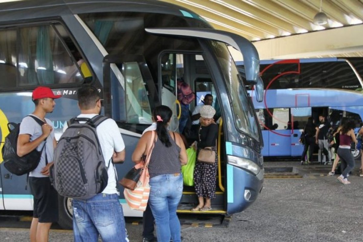 Novo decreto suspende transporte intermunicipal em mais 14 municípios baianos