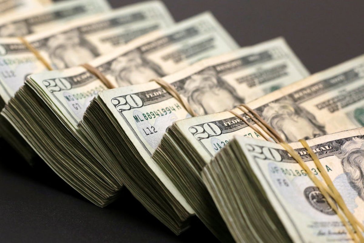 Dólar opera próximo de R$ 5,85 nesta sexta-feira