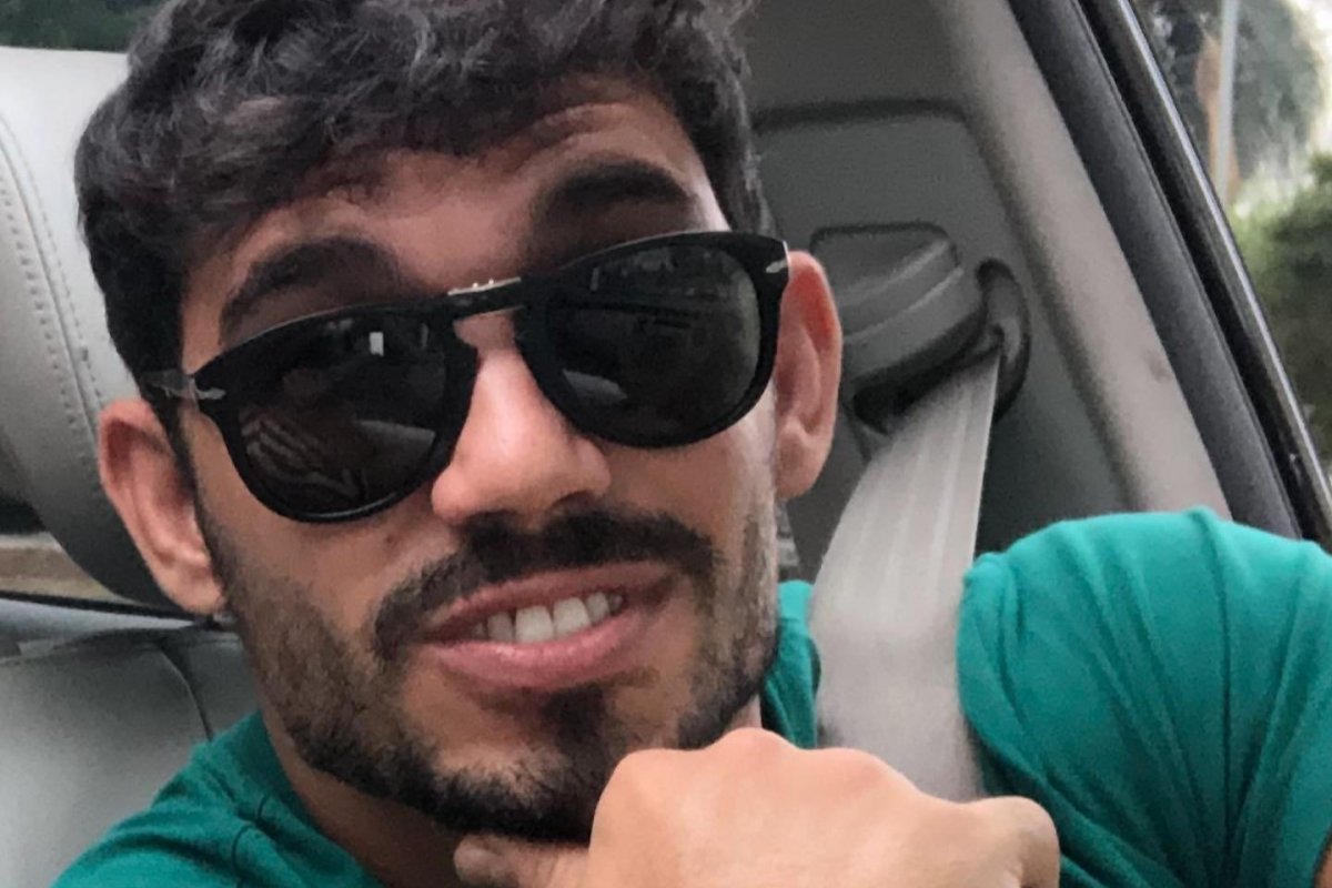 Novos tempos: Ator brasileiro rifa o corpo nas redes sociais 