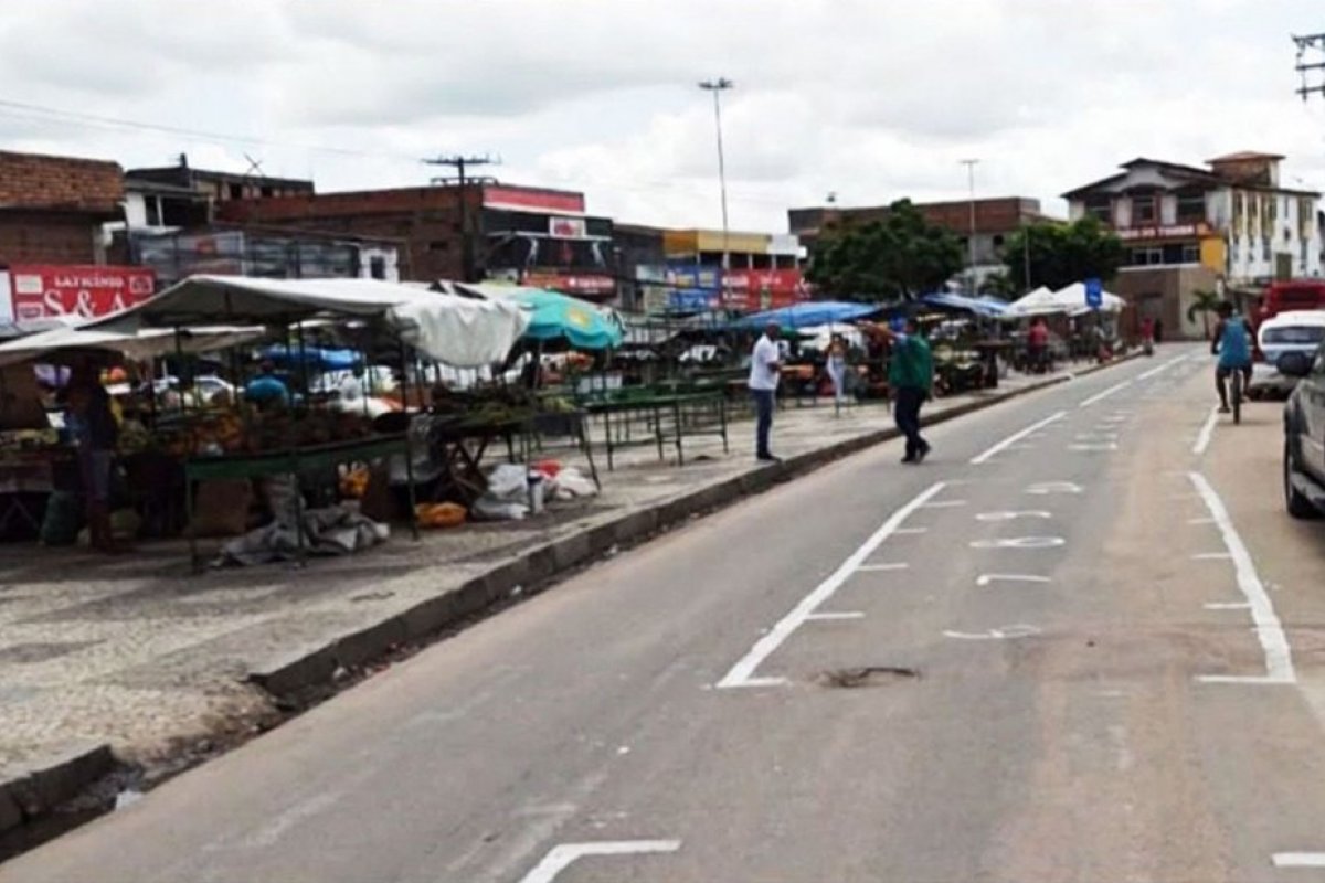 Feira de Santana: Barracas de feira são reorganizadas para evitar aglomeração
