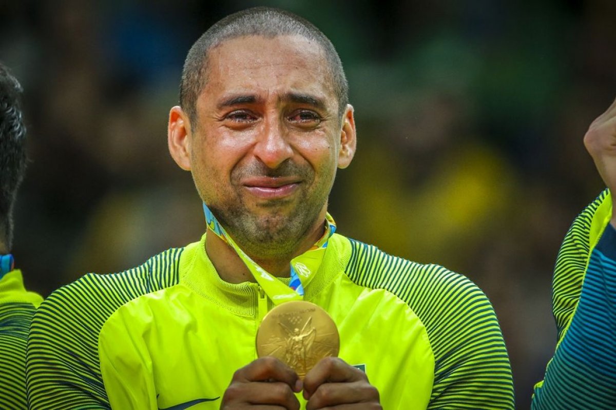Bicampeão olímpico, Serginho anuncia aposentadoria: "Tudo valeu a pena"