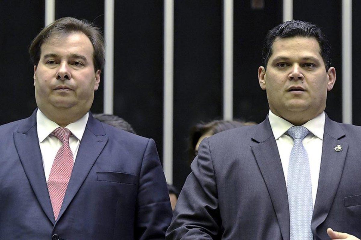 Maia e Acolumbre anunciam a criação grupo para debater adiamento das eleições municipais