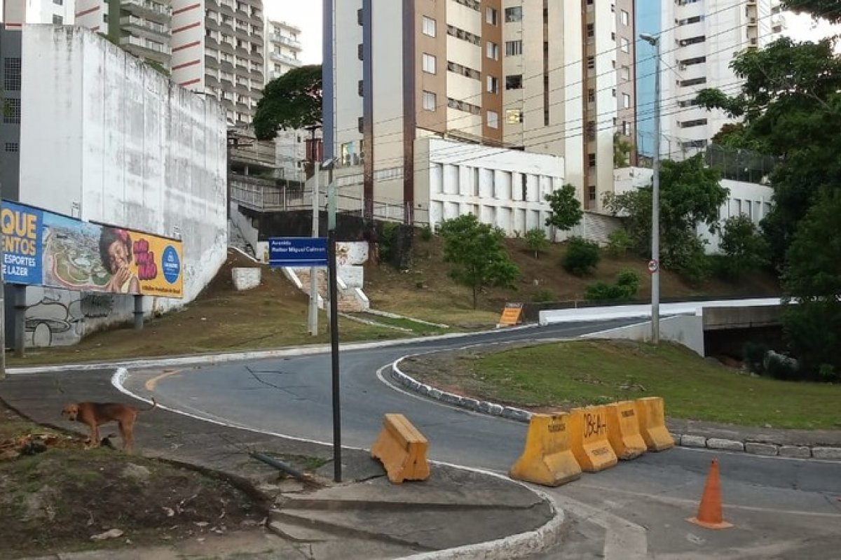Viaduto no bairro do Canela é reaberto 