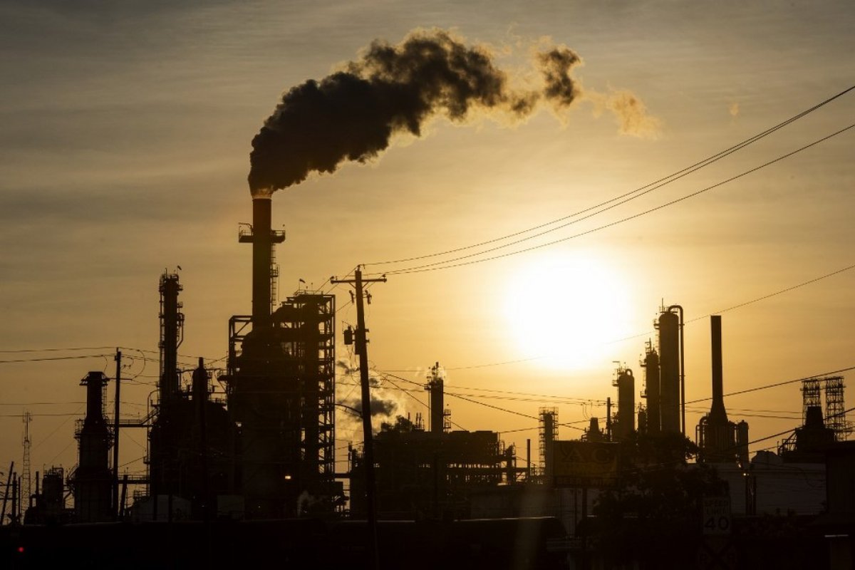 China e Opep anunciam cooperação para estabilizar mercado de petróleo