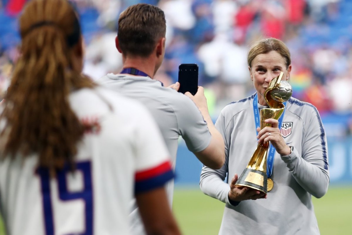 Fifa irá investir R$ 1 bi no futebol feminino até 2022