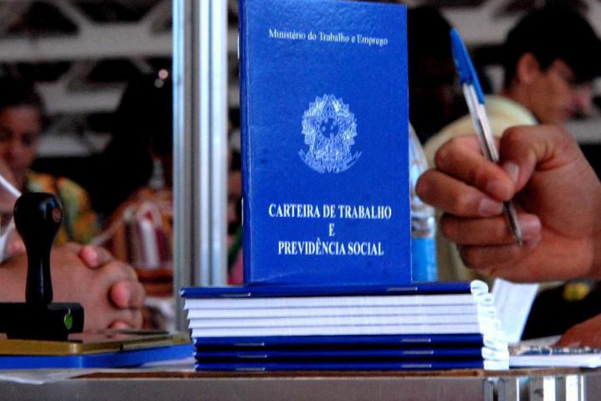 Pedidos de seguro-desemprego sobem 76,2%, diz Secretaria de Trabalho