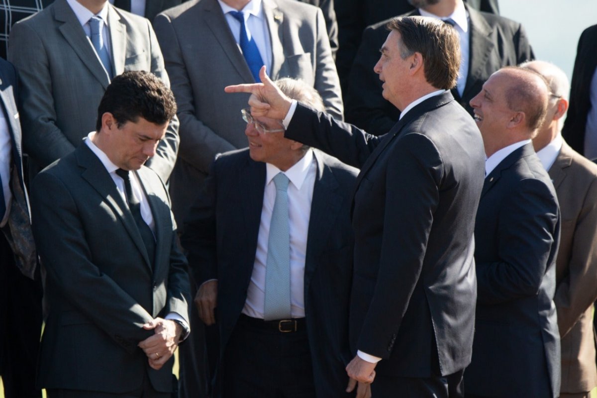 No Twitter, divulgação do vídeo da reunião ministerial fortalece Bolsonaro 