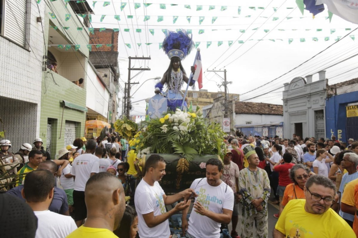Rui Costa sanciona lei que antecipa feriados na Bahia