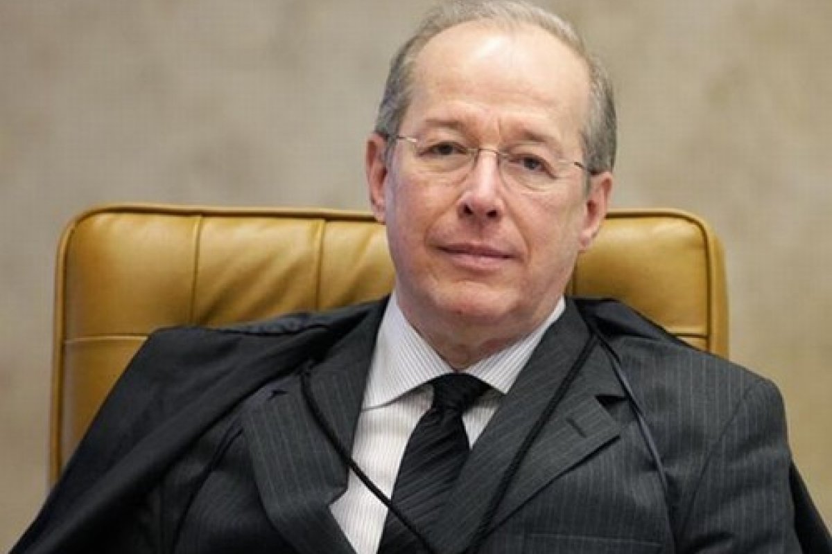 Celso de Mello arquiva denúncia-crime de senadores da Rede contra Bolsonaro