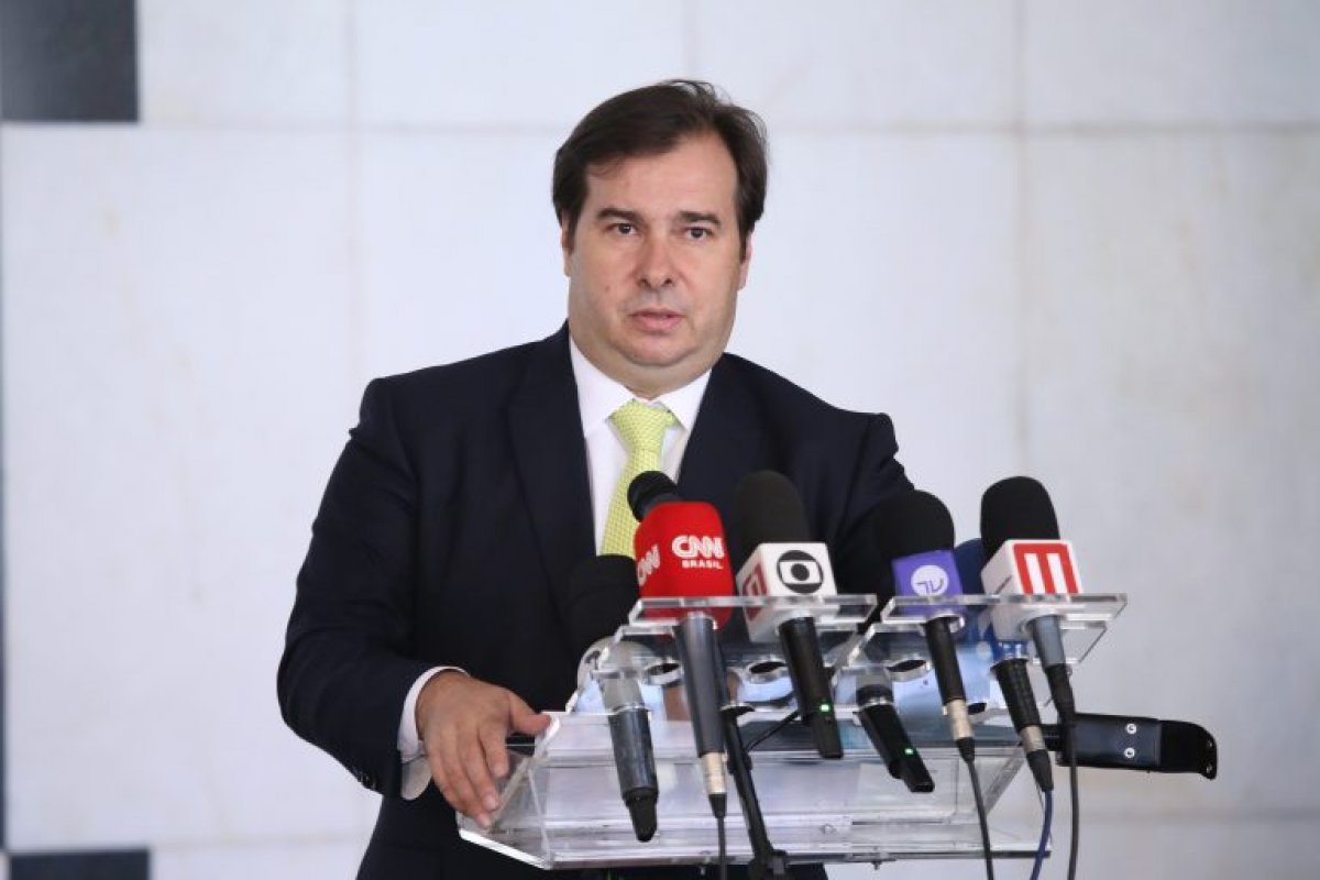 "Coragem é trabalhar pela paz", diz Rodrigo Maia
