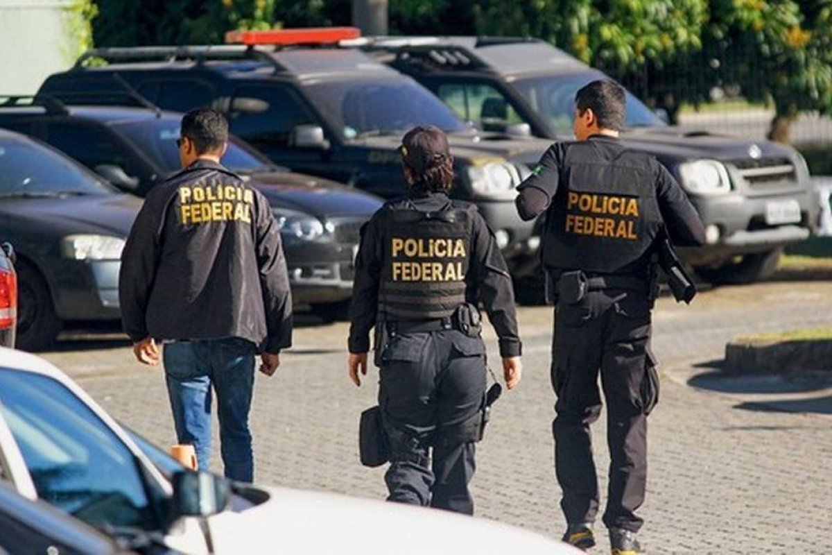 Roberto Jefferson, deputado federal e blogueiros são alvos de operação da PF