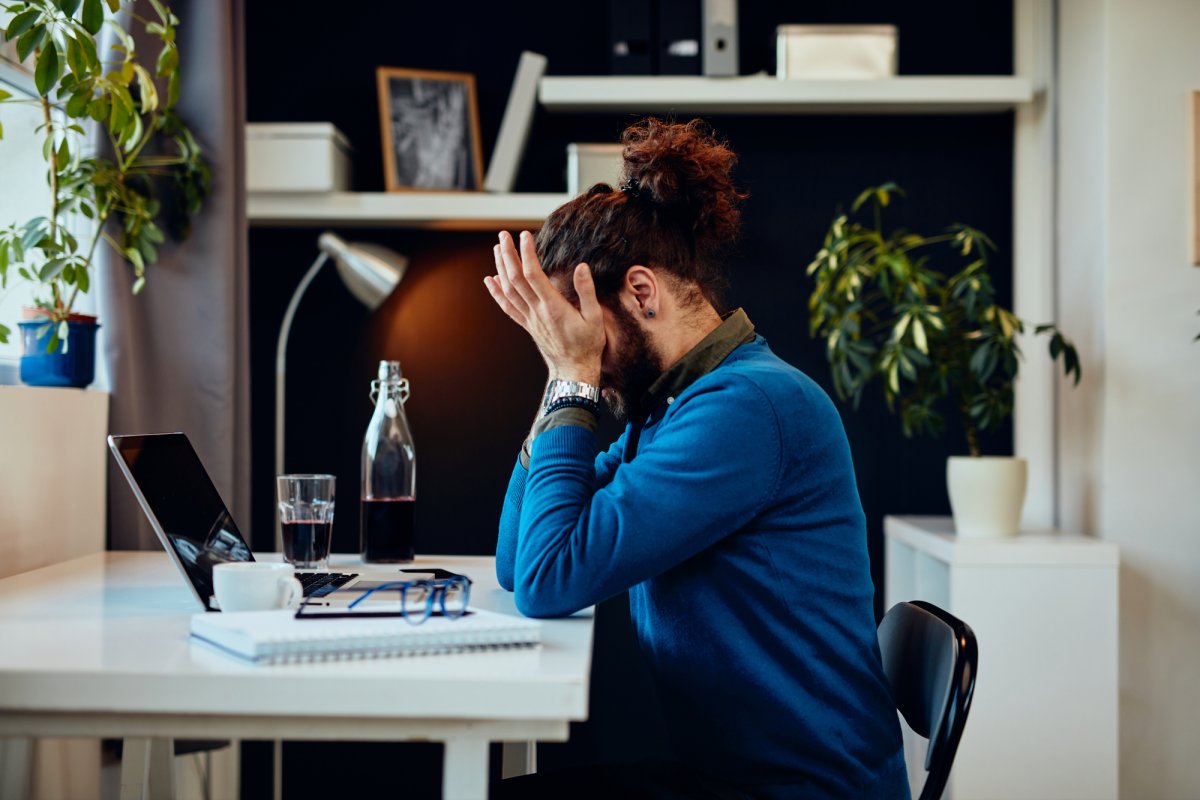 68% dos profissionais, em home office, têm trabalhado pelo menos 1 hora a mais por dia, revela pesquisa do LinKedIn