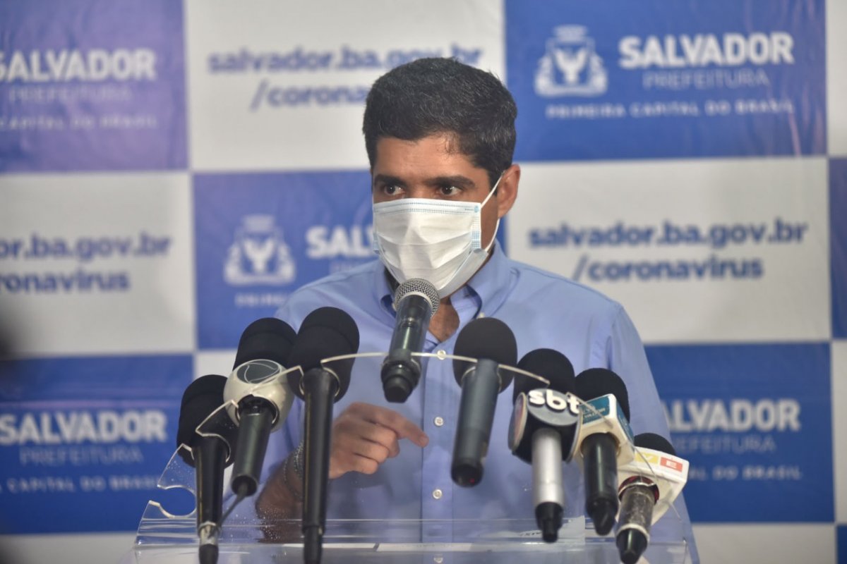 Prefeito diz que toque de recolher não está descartado em Salvador