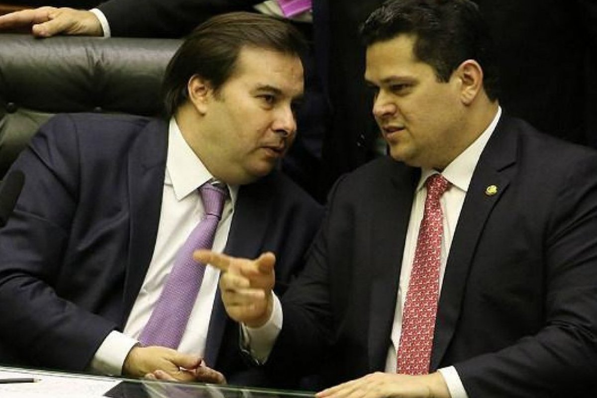Maia e Alcolumbre se manifestam sobre a regulamentação dos provedores de aplicativos de mensagens no Brasil