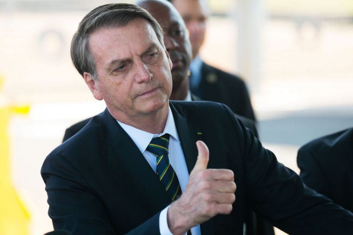 Com vetos, Bolsonaro sanciona projeto que concede auxílio de R$ 60 bi a estados e municípios