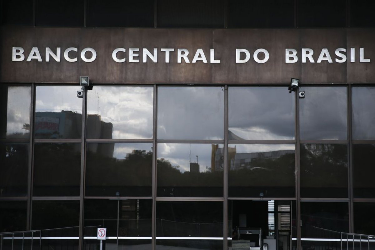 Bancos não poderão distribuir dividendos até final do ano, decide CMN