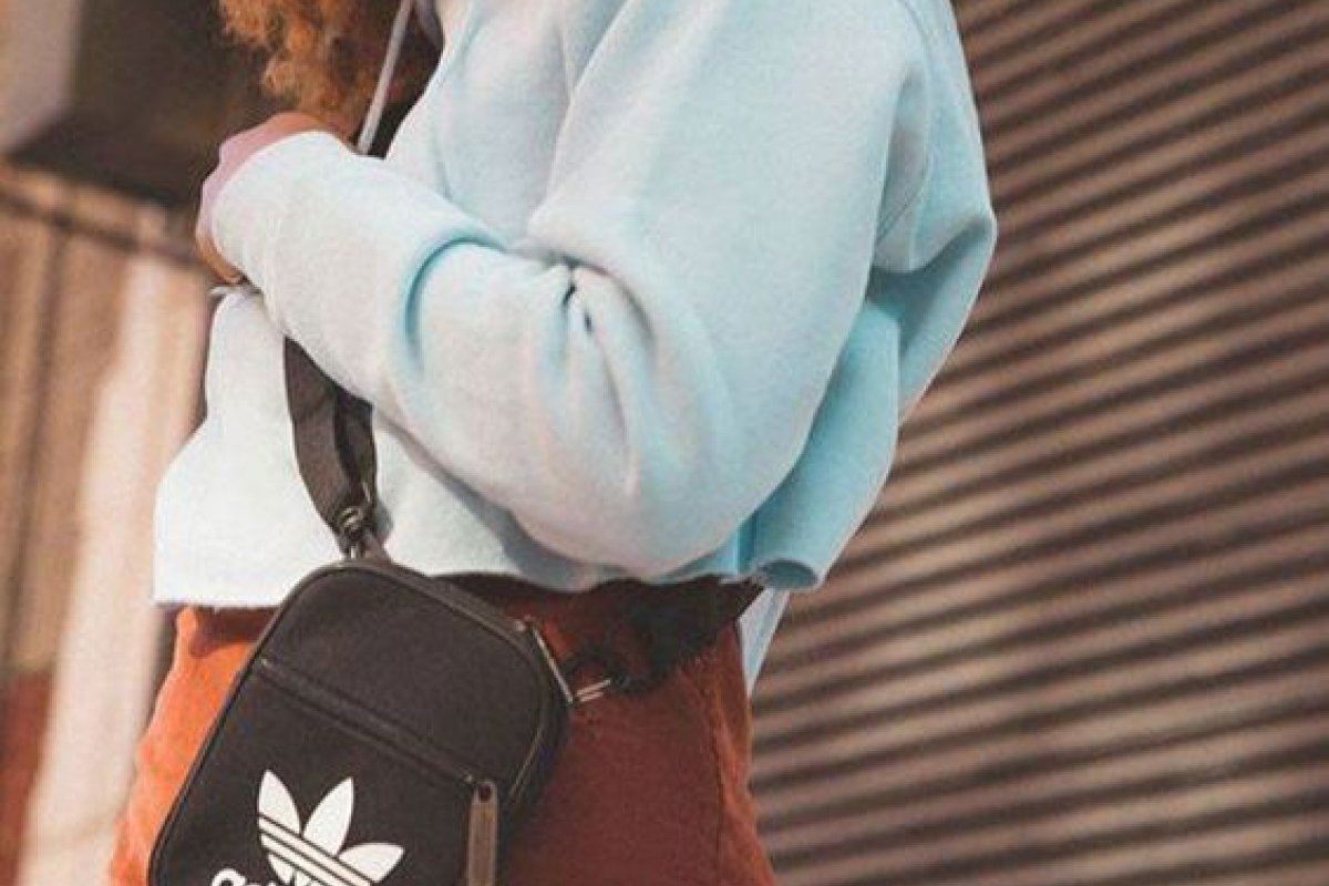 Dica de estilo: Como usar shoulder bag esportiva 